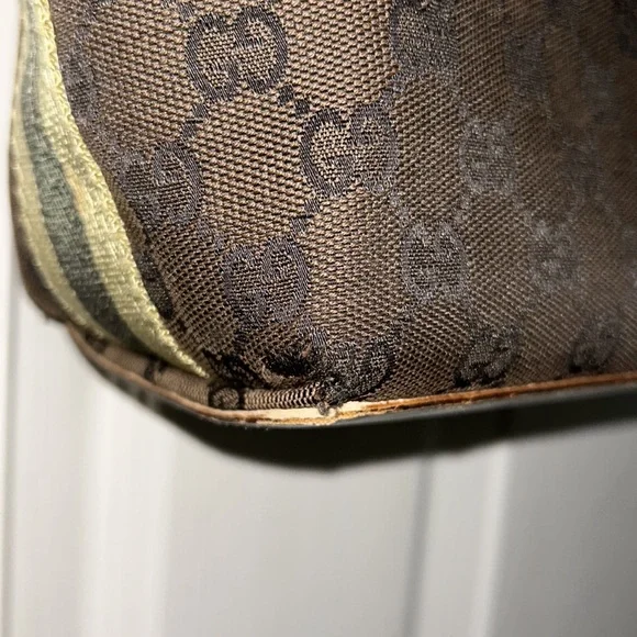 VERY WORN Gucci tote